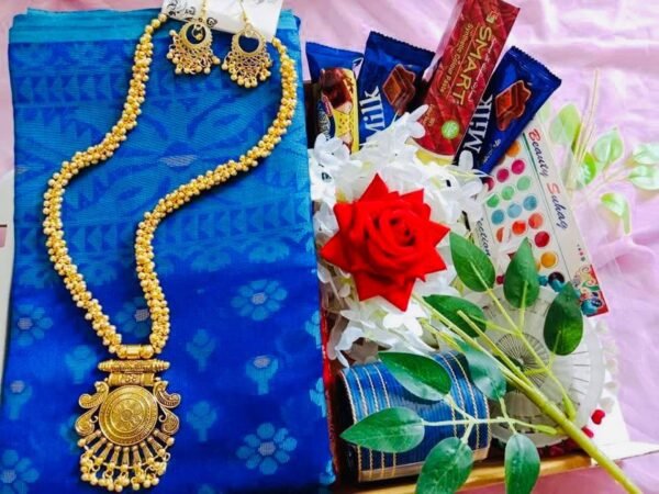শাড়ি গিফট কম্ব ( নং 6 )